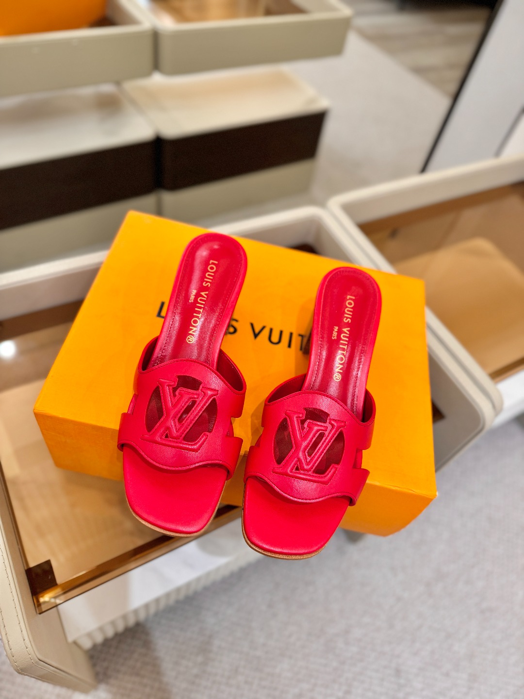 L✔️家 春夏款专柜走秀官网系列、同步更新、完美楦型、再现经典、工艺及其复杂、走路不累脚、不挑人、上脚大