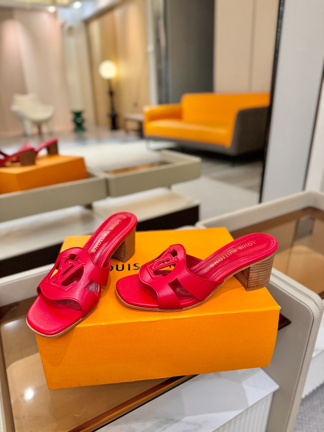 L✔️家 春夏款专柜走秀官网系列、同步更新、完美楦型、再现经典、工艺及其复杂、走路不累脚、不挑人、上脚大