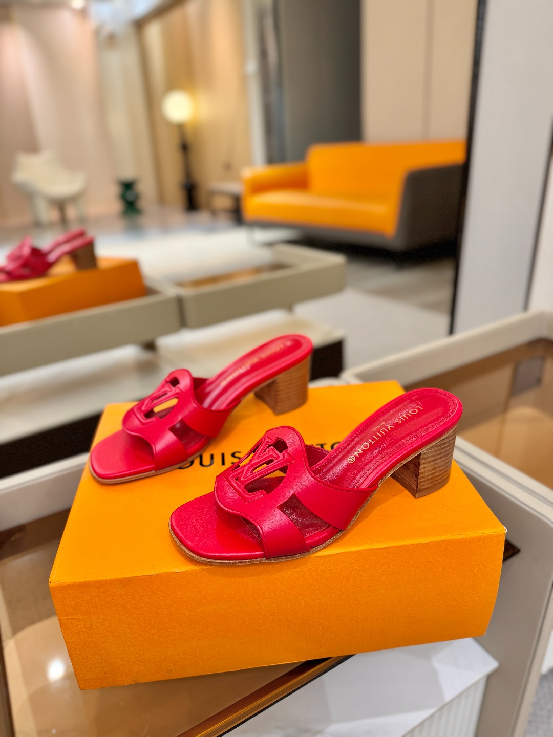 L✔️家 春夏款专柜走秀官网系列、同步更新、完美楦型、再现经典、工艺及其复杂、走路不累脚、不挑人、上脚大