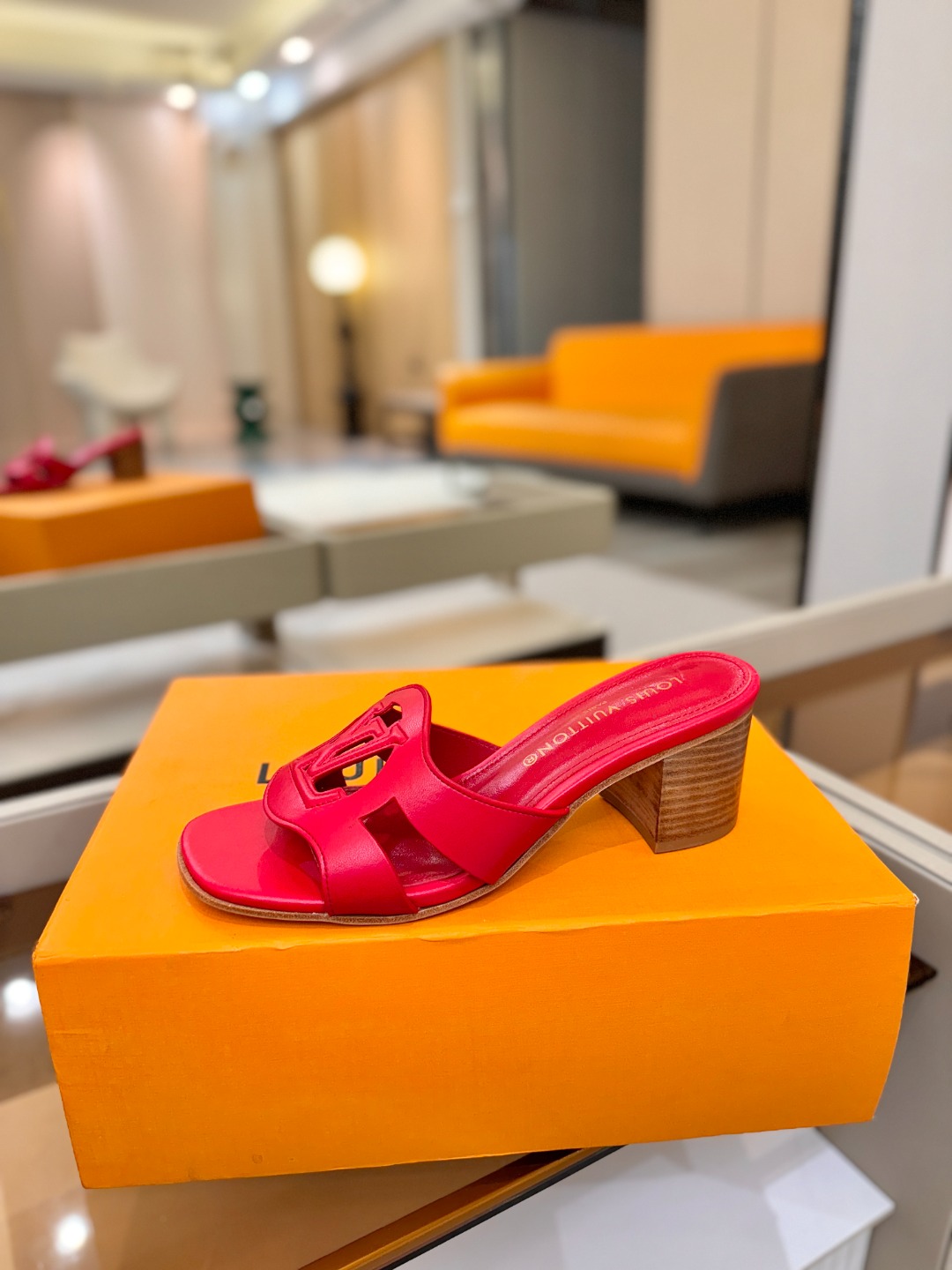 L✔️家 春夏款专柜走秀官网系列、同步更新、完美楦型、再现经典、工艺及其复杂、走路不累脚、不挑人、上脚大