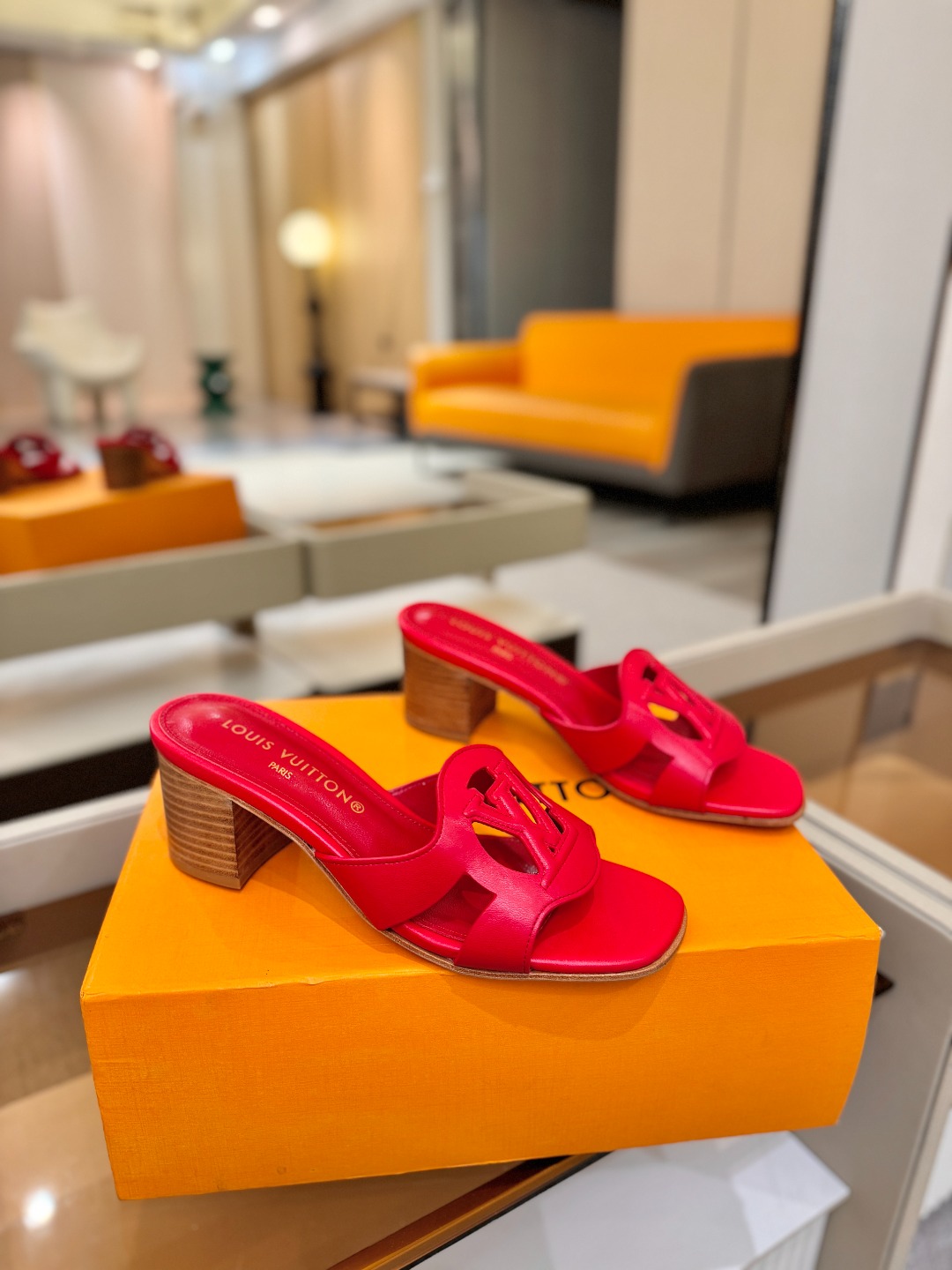 L✔️家 春夏款专柜走秀官网系列、同步更新、完美楦型、再现经典、工艺及其复杂、走路不累脚、不挑人、上脚大