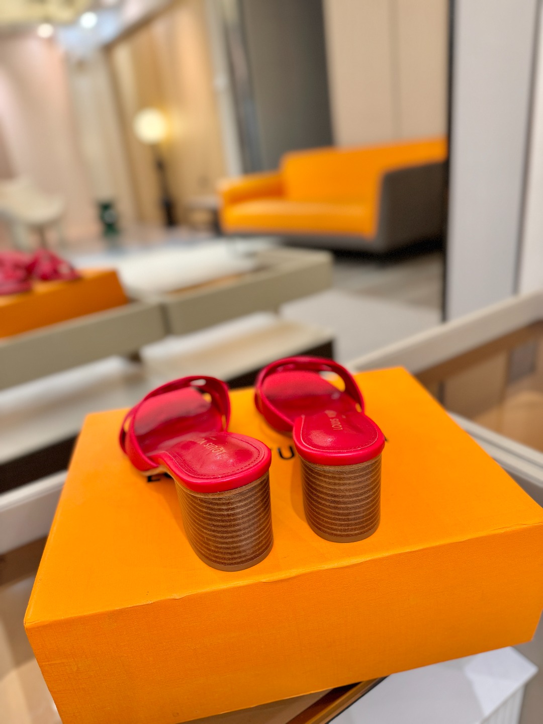 L✔️家 春夏款专柜走秀官网系列、同步更新、完美楦型、再现经典、工艺及其复杂、走路不累脚、不挑人、上脚大