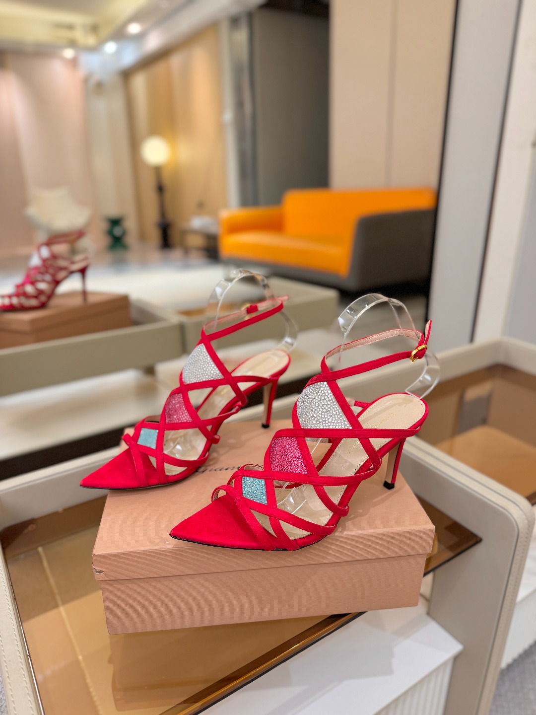Gianvito rossi 👠  顶级版本 代购品质👡这双施华洛奇水钻搭配网高跟尖头后空凉鞋，水钻闪耀