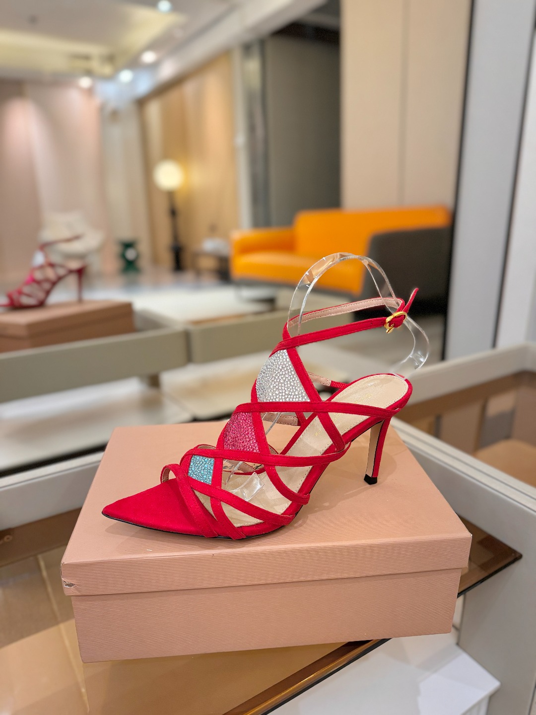 Gianvito rossi 👠  顶级版本 代购品质👡这双施华洛奇水钻搭配网高跟尖头后空凉鞋，水钻闪耀