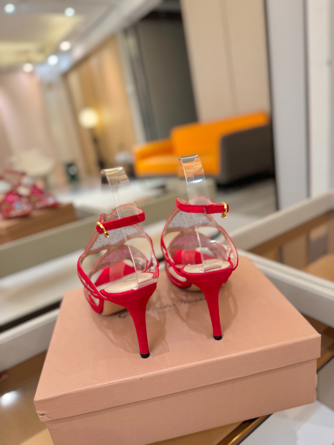 Gianvito rossi 👠  顶级版本 代购品质👡这双施华洛奇水钻搭配网高跟尖头后空凉鞋，水钻闪耀