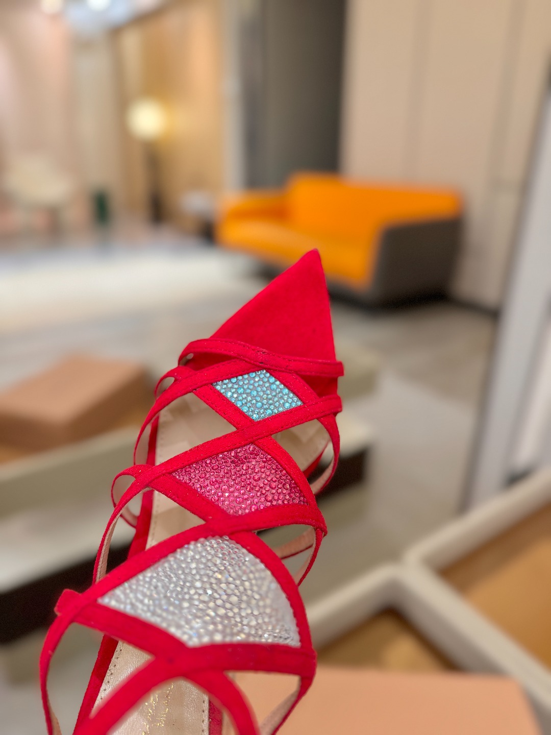 Gianvito rossi 👠  顶级版本 代购品质👡这双施华洛奇水钻搭配网高跟尖头后空凉鞋，水钻闪耀
