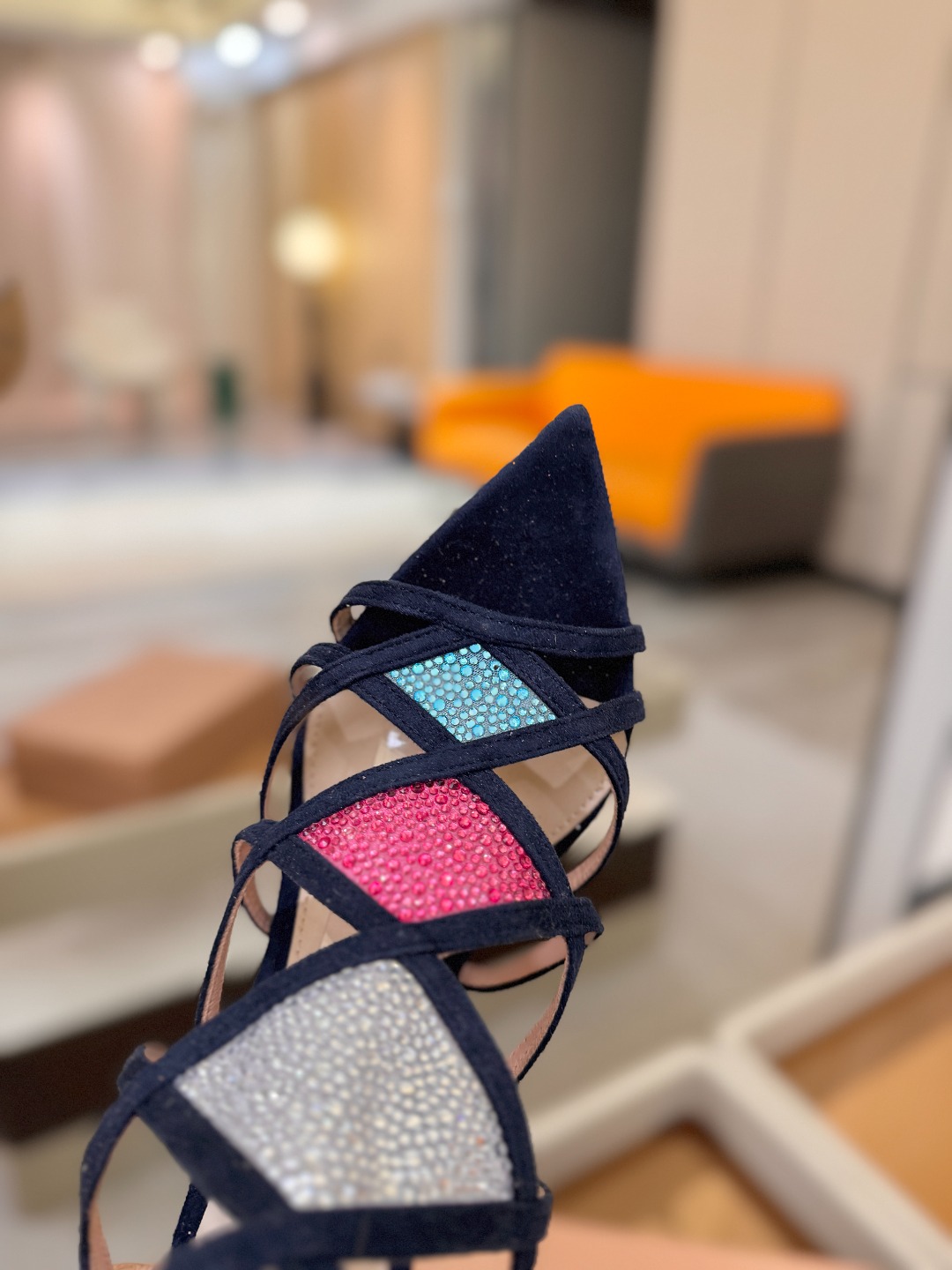 Gianvito rossi 👠  顶级版本 代购品质👡这双施华洛奇水钻搭配网高跟尖头后空凉鞋，水钻闪耀