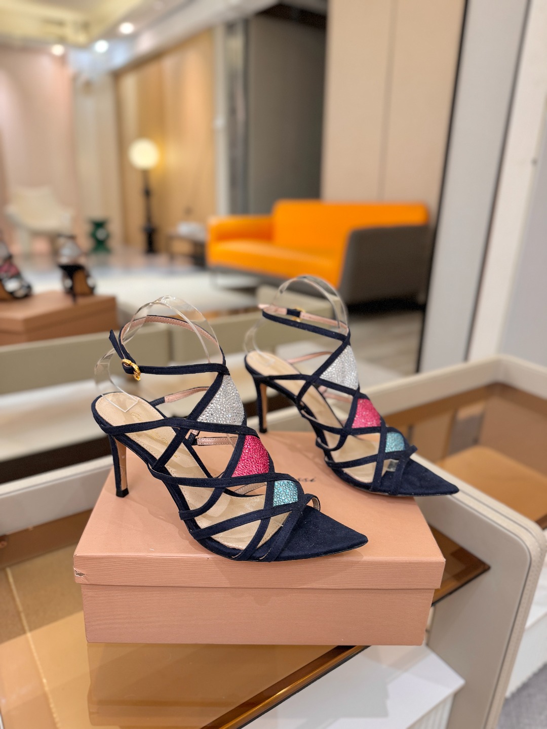 Gianvito rossi 👠  顶级版本 代购品质👡这双施华洛奇水钻搭配网高跟尖头后空凉鞋，水钻闪耀