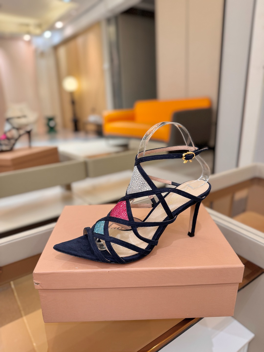 Gianvito rossi 👠  顶级版本 代购品质👡这双施华洛奇水钻搭配网高跟尖头后空凉鞋，水钻闪耀