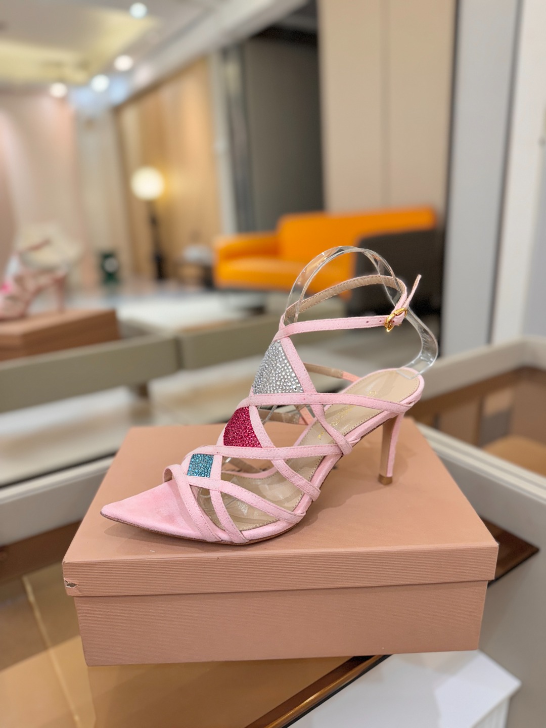 Gianvito rossi 👠  顶级版本 代购品质👡这双施华洛奇水钻搭配网高跟尖头后空凉鞋，水钻闪耀