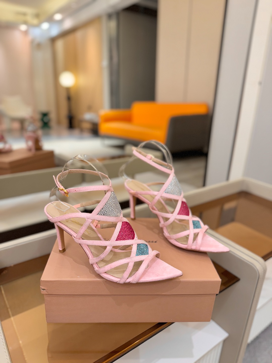 Gianvito rossi 👠  顶级版本 代购品质👡这双施华洛奇水钻搭配网高跟尖头后空凉鞋，水钻闪耀