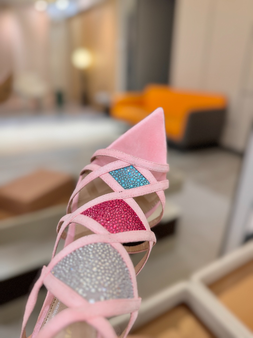Gianvito rossi 👠  顶级版本 代购品质👡这双施华洛奇水钻搭配网高跟尖头后空凉鞋，水钻闪耀