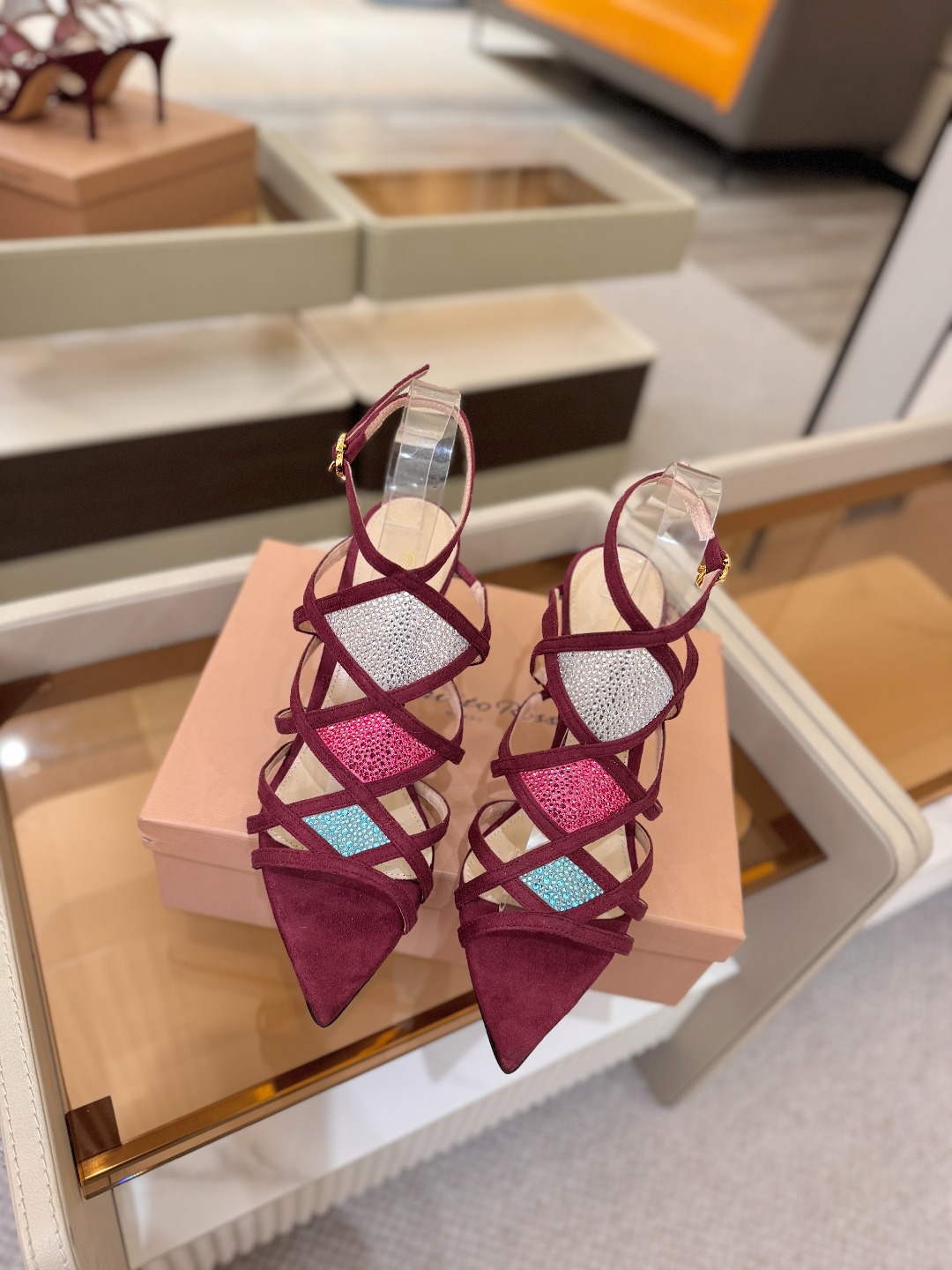 Gianvito rossi 👠  顶级版本 代购品质👡这双施华洛奇水钻搭配网高跟尖头后空凉鞋，水钻闪耀