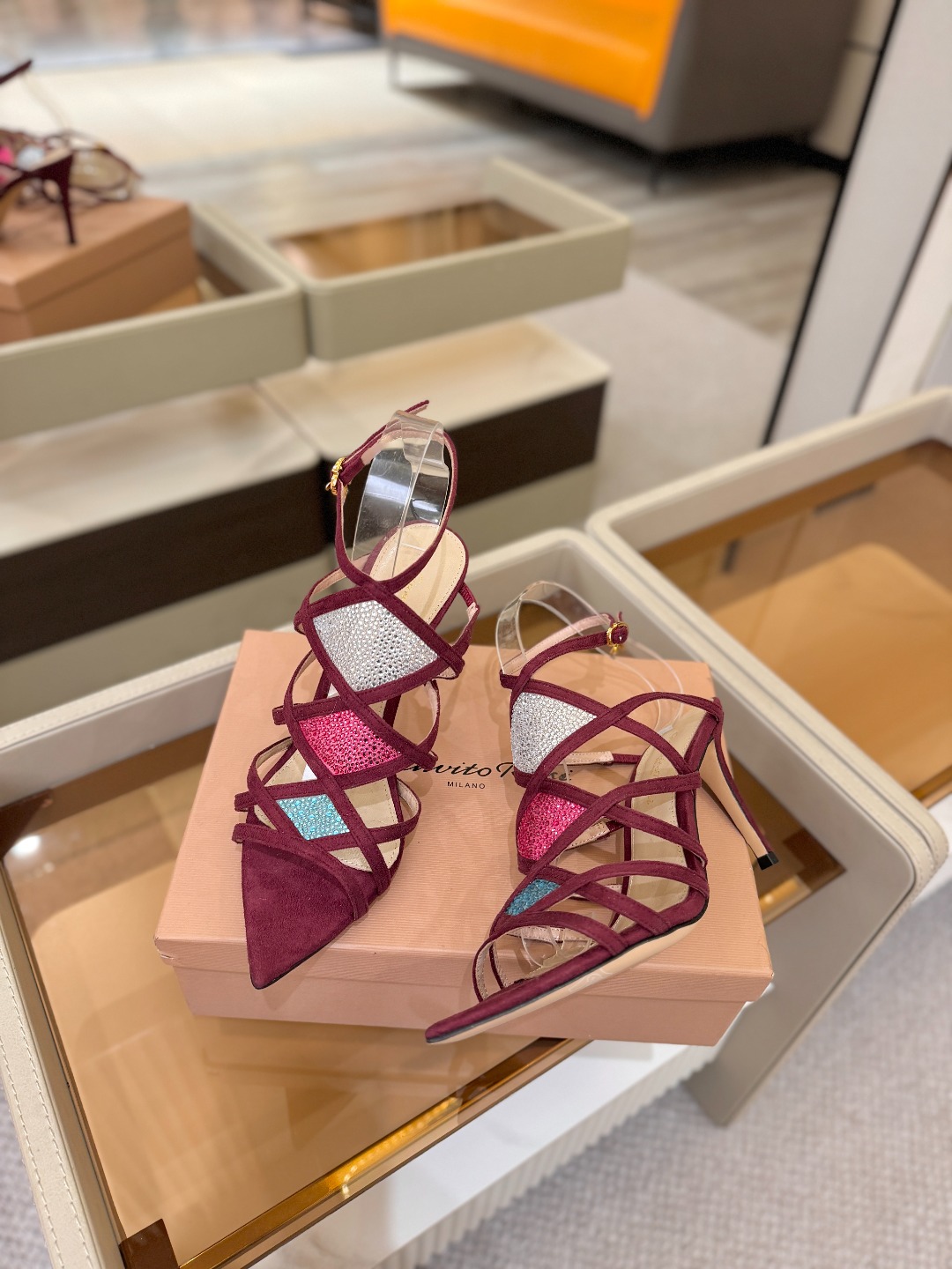 Gianvito rossi 👠  顶级版本 代购品质👡这双施华洛奇水钻搭配网高跟尖头后空凉鞋，水钻闪耀