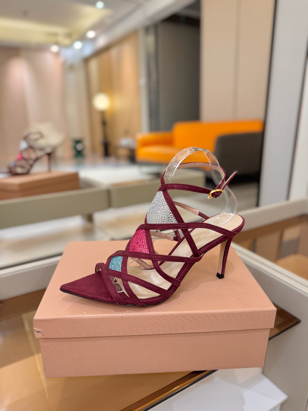 Gianvito rossi 👠  顶级版本 代购品质👡这双施华洛奇水钻搭配网高跟尖头后空凉鞋，水钻闪耀