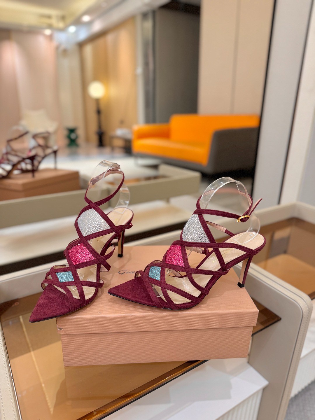 Gianvito rossi 👠  顶级版本 代购品质👡这双施华洛奇水钻搭配网高跟尖头后空凉鞋，水钻闪耀