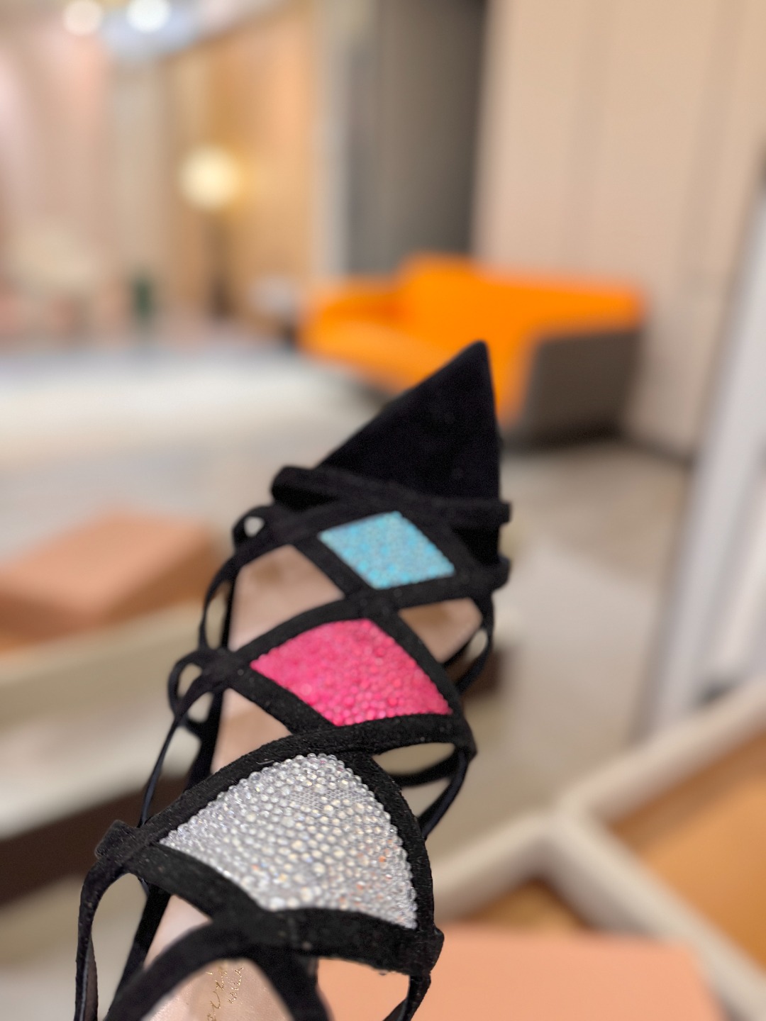 Gianvito rossi 👠  顶级版本 代购品质👡这双施华洛奇水钻搭配网高跟尖头后空凉鞋，水钻闪耀