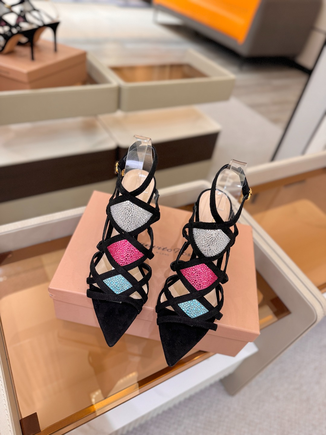 Gianvito rossi 👠  顶级版本 代购品质👡这双施华洛奇水钻搭配网高跟尖头后空凉鞋，水钻闪耀