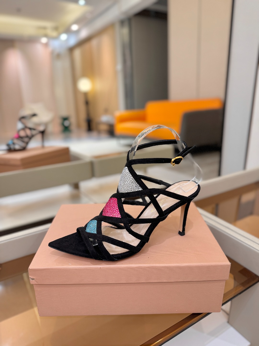 Gianvito rossi 👠  顶级版本 代购品质👡这双施华洛奇水钻搭配网高跟尖头后空凉鞋，水钻闪耀