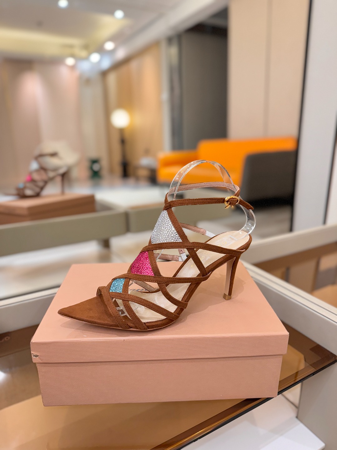 Gianvito rossi 👠  顶级版本 代购品质👡这双施华洛奇水钻搭配网高跟尖头后空凉鞋，水钻闪耀