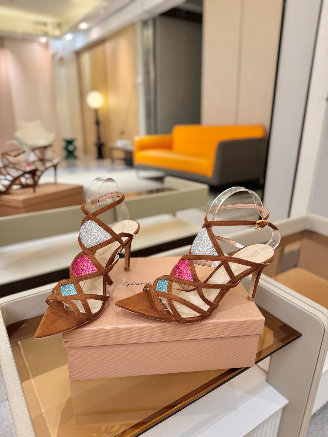 Gianvito rossi 👠  顶级版本 代购品质👡这双施华洛奇水钻搭配网高跟尖头后空凉鞋，水钻闪耀