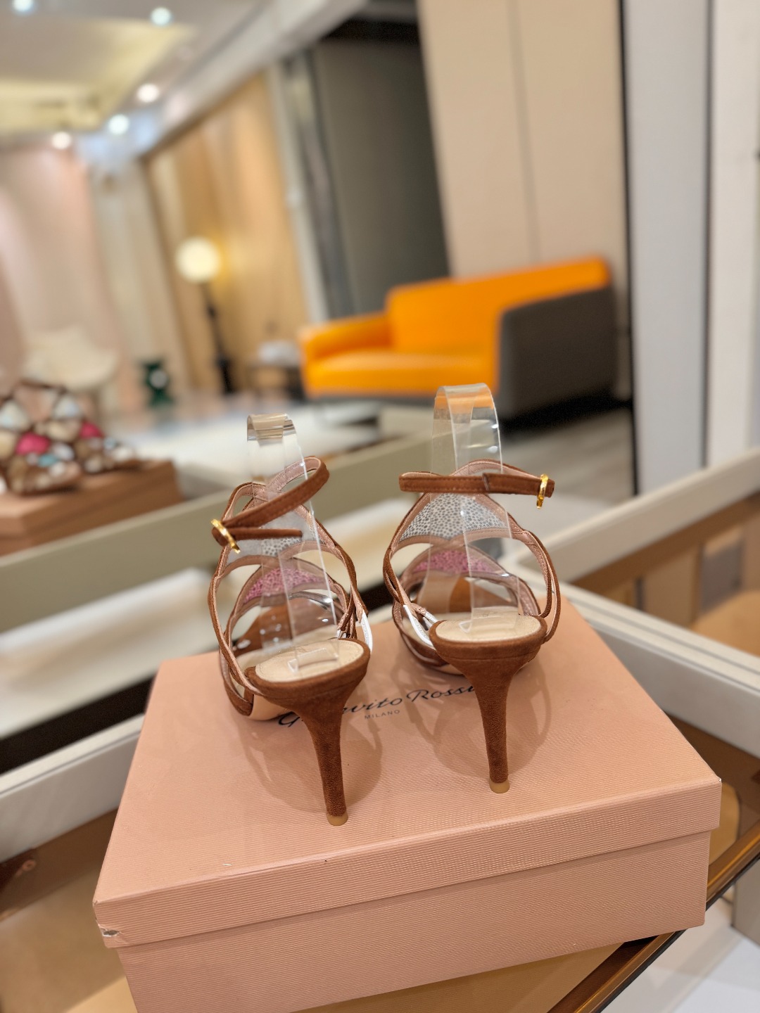 Gianvito rossi 👠  顶级版本 代购品质👡这双施华洛奇水钻搭配网高跟尖头后空凉鞋，水钻闪耀