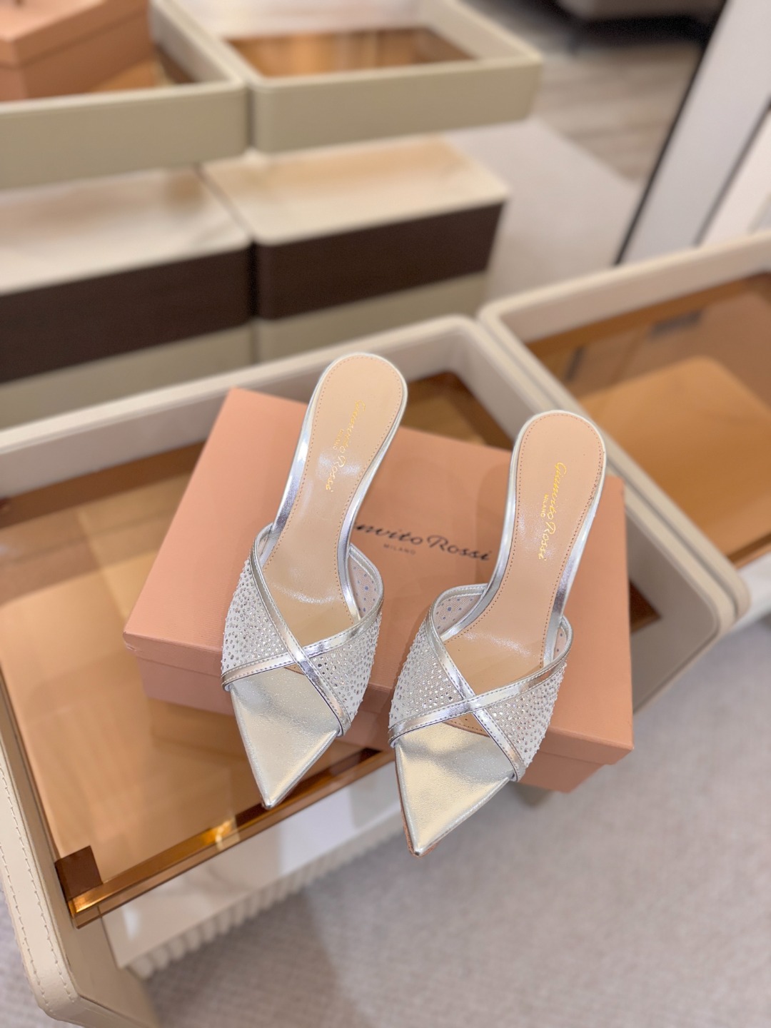 Gianvito rossi 👠拖鞋顶级版本，代购品质！👡施华洛奇水钻尖头高跟拖鞋，宛如从童话中走来的仙