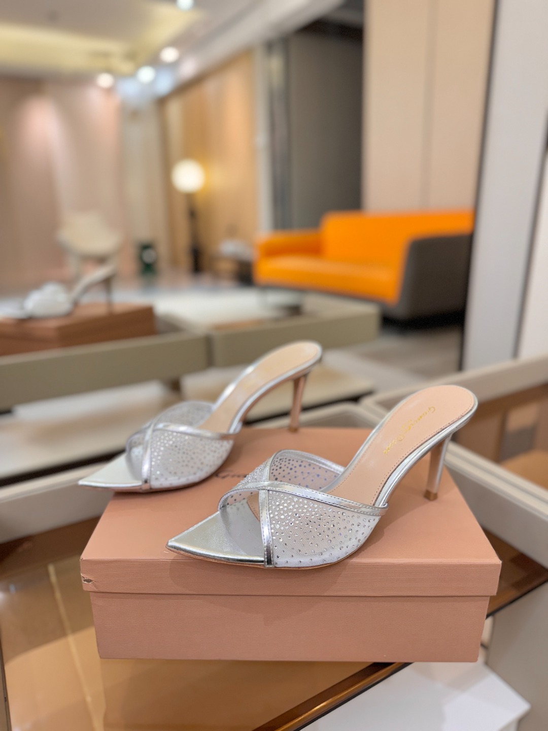 Gianvito rossi 👠拖鞋顶级版本，代购品质！👡施华洛奇水钻尖头高跟拖鞋，宛如从童话中走来的仙