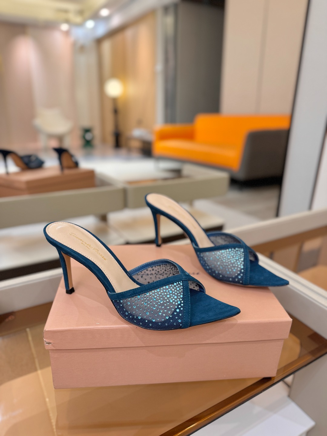 Gianvito rossi 👠拖鞋顶级版本，代购品质！👡施华洛奇水钻尖头高跟拖鞋，宛如从童话中走来的仙