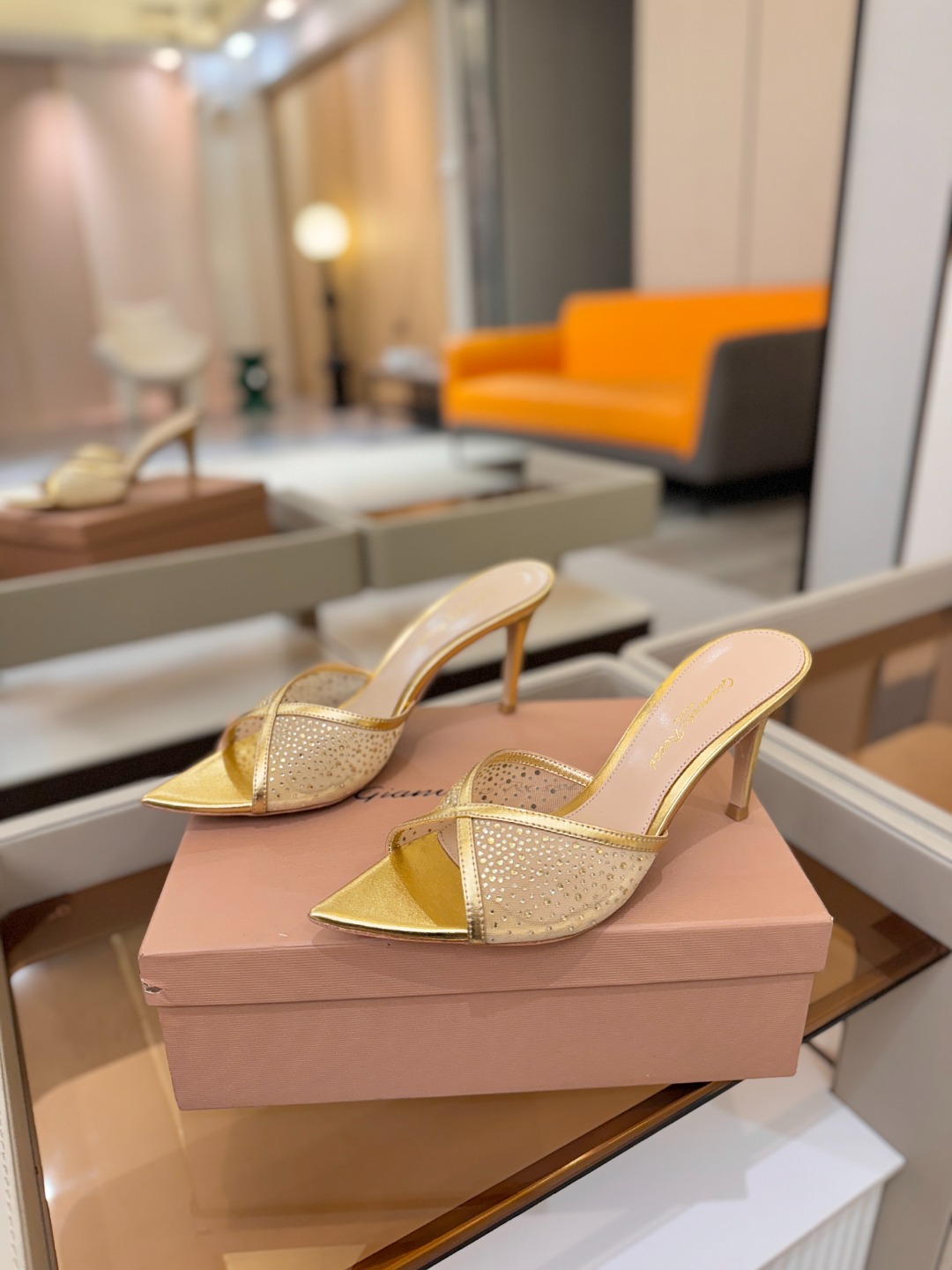Gianvito rossi 👠拖鞋顶级版本，代购品质！👡施华洛奇水钻尖头高跟拖鞋，宛如从童话中走来的仙