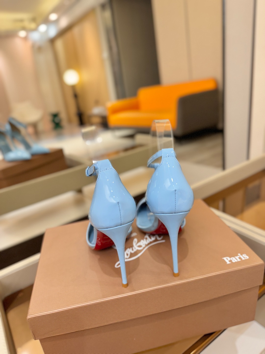 （经典款）质感立体穿出时尚芭莎的气质优质皮里更加柔软透气，无敌瘦腿，穿上立马拉升腿的长度～涵深刻，洞察犀