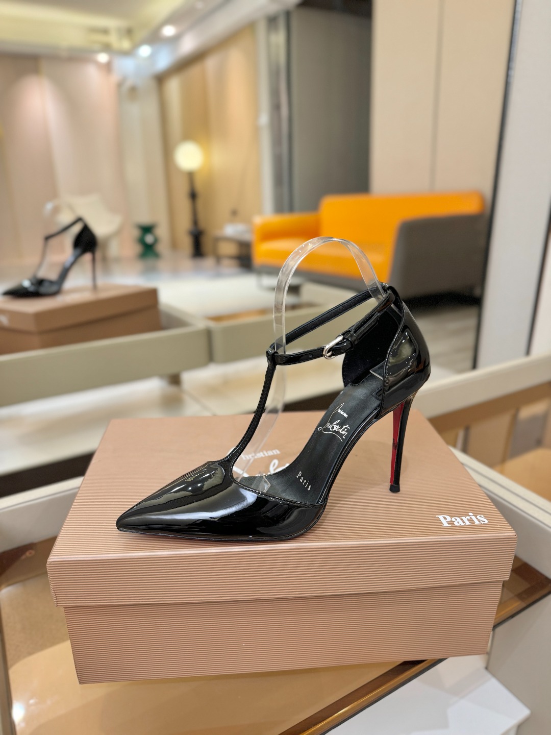 NO:820189,Price (classic style) The three-dimensional texture brings out the temperament of Harper's Bazaar. The high-quality leather lining is softer and more breathable, incomparably thinner legs. Put it on to instantly increase the length of the legs ~ profound meaning and sharp insight! Volume and care. Craftsmanship customization and meticulous craftsmanship. The sparkling and charming red bottom expresses the romance of the Champs Elysees!  [Material] Sheepskin lining, original genuine leather outsole, 6 colors. Color card can be customized. Size 34-42 (34.40.41.42 non-returnable) Heel height 10.5, high heels, sandals, high heels, sheepskin, Leather soles19860909价格（经典款） 质感立体穿出时尚芭莎的气质 优质皮里更加柔软透气,无敌瘦腿,穿上立马拉升腿的长度～涵深刻,洞察犀利! 走量,走心.匠心定制,精雕细琢 闪耀魅惑红底,抒写香榭浪漫！【材质】 内里羊皮内里 大底原版真皮大底 颜色6色 .来色卡可定做 码数34-42 (34.40.41.42不予退换） 跟高10.5跟,高跟鞋凉鞋,sandals,high heels,sheepskin,Leather soles,Women's Shoes