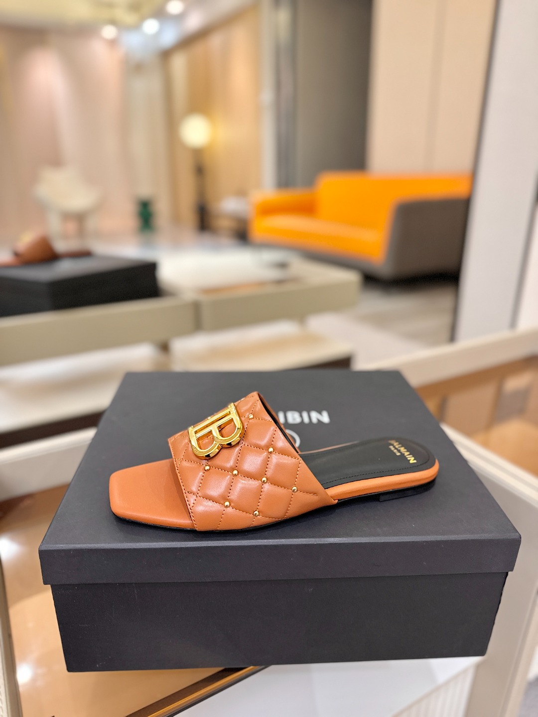 Balmain 巴尔曼 走秀时装平底拖鞋———————————𝘽𝙖𝙡𝙢𝙖𝙞𝙣巴尔曼 愈发別致出众 赶紧来