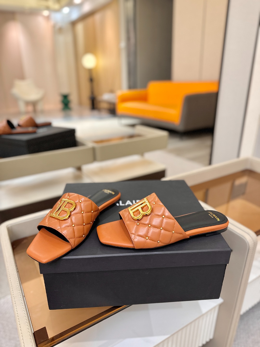 Balmain 巴尔曼 走秀时装平底拖鞋———————————𝘽𝙖𝙡𝙢𝙖𝙞𝙣巴尔曼 愈发別致出众 赶紧来