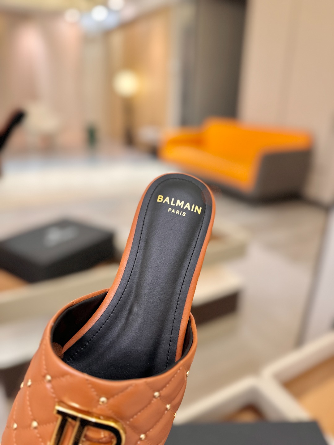 Balmain 巴尔曼 走秀时装平底拖鞋———————————𝘽𝙖𝙡𝙢𝙖𝙞𝙣巴尔曼 愈发別致出众 赶紧来