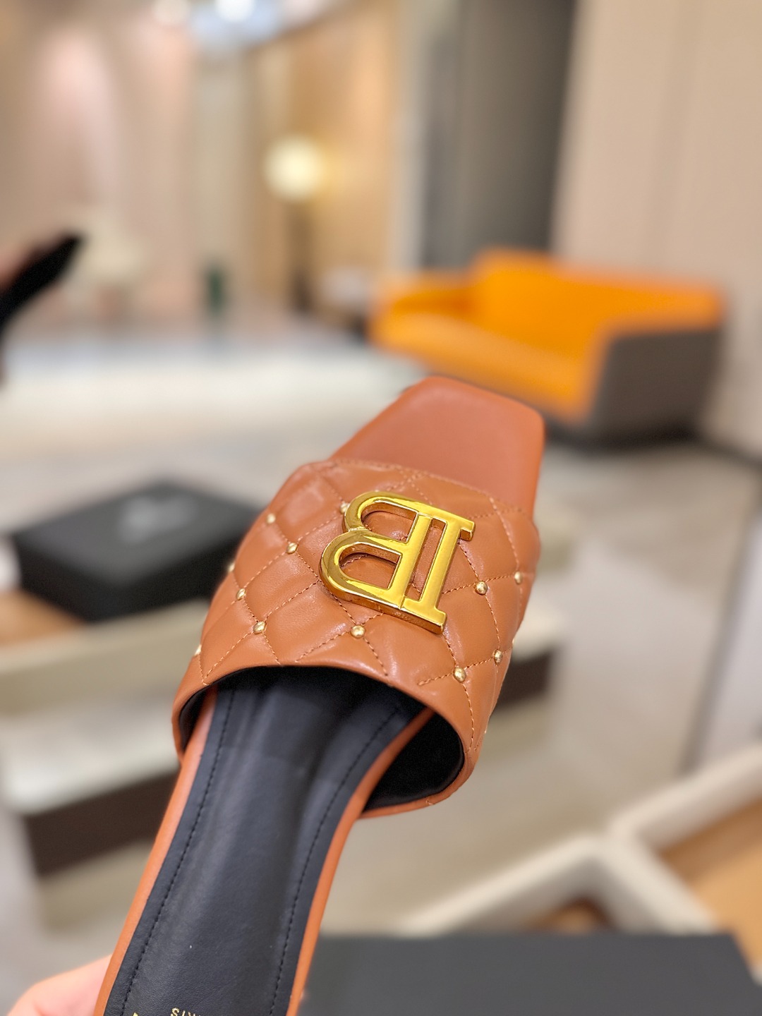 Balmain 巴尔曼 走秀时装平底拖鞋———————————𝘽𝙖𝙡𝙢𝙖𝙞𝙣巴尔曼 愈发別致出众 赶紧来