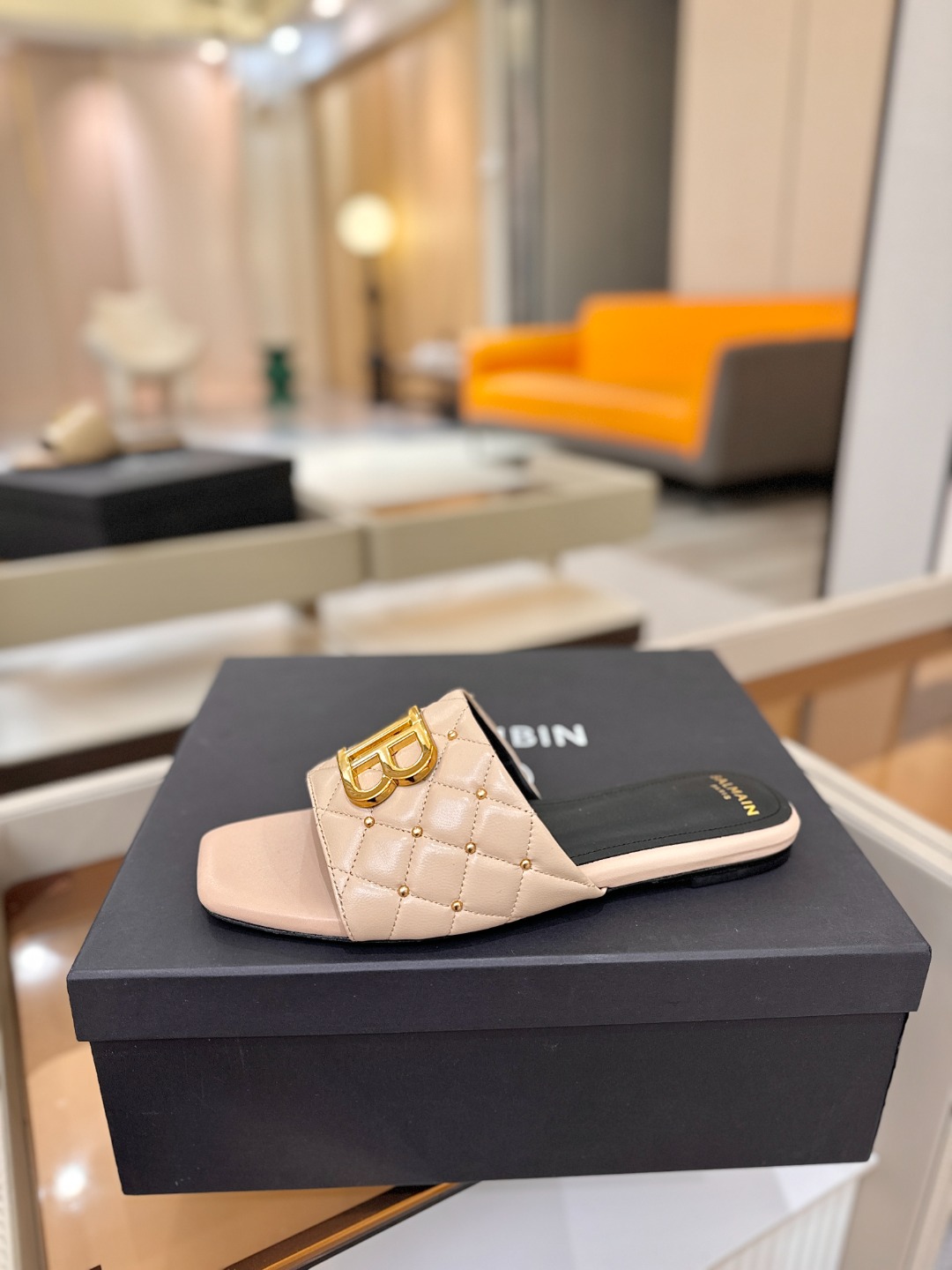 Balmain 巴尔曼 走秀时装平底拖鞋———————————𝘽𝙖𝙡𝙢𝙖𝙞𝙣巴尔曼 愈发別致出众 赶紧来