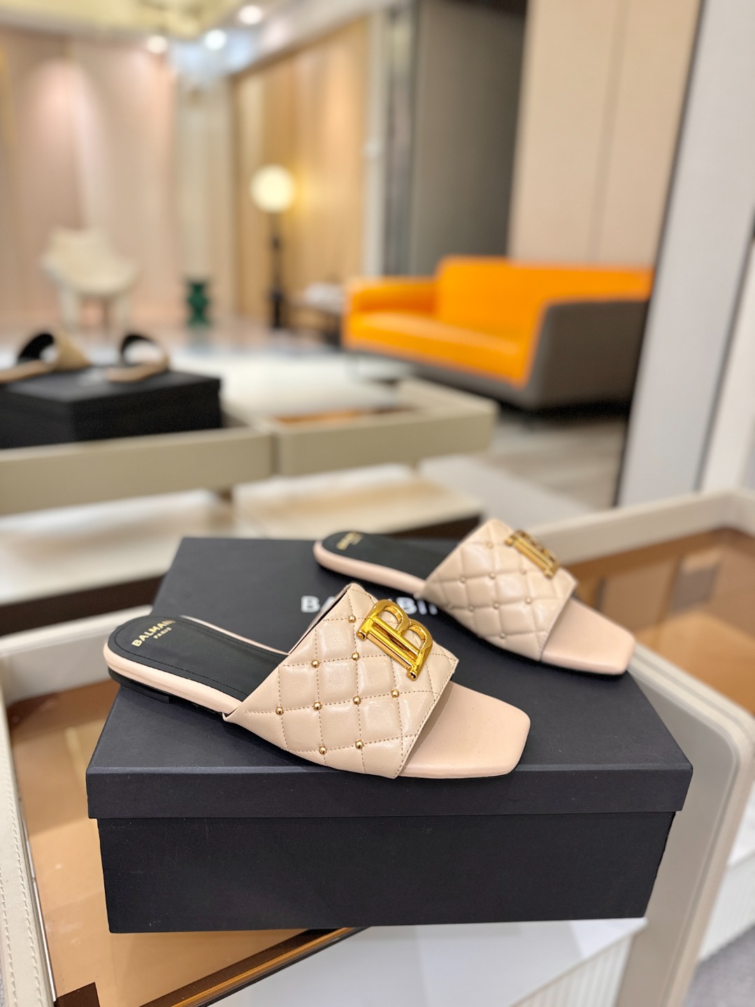 Balmain 巴尔曼 走秀时装平底拖鞋———————————𝘽𝙖𝙡𝙢𝙖𝙞𝙣巴尔曼 愈发別致出众 赶紧来