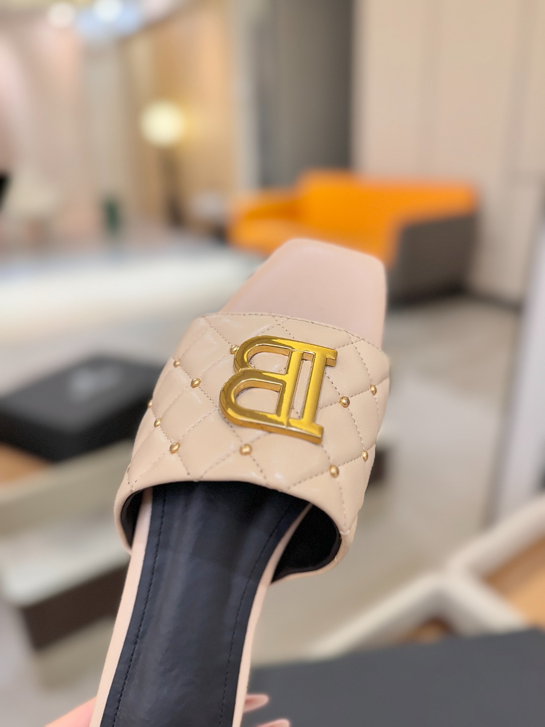 Balmain 巴尔曼 走秀时装平底拖鞋———————————𝘽𝙖𝙡𝙢𝙖𝙞𝙣巴尔曼 愈发別致出众 赶紧来