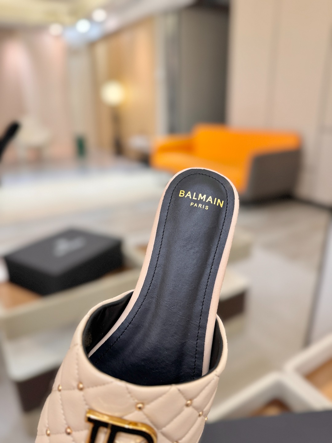 Balmain 巴尔曼 走秀时装平底拖鞋———————————𝘽𝙖𝙡𝙢𝙖𝙞𝙣巴尔曼 愈发別致出众 赶紧来