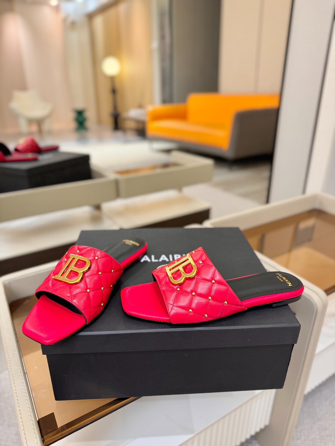 Balmain 巴尔曼 走秀时装平底拖鞋———————————𝘽𝙖𝙡𝙢𝙖𝙞𝙣巴尔曼 愈发別致出众 赶紧来