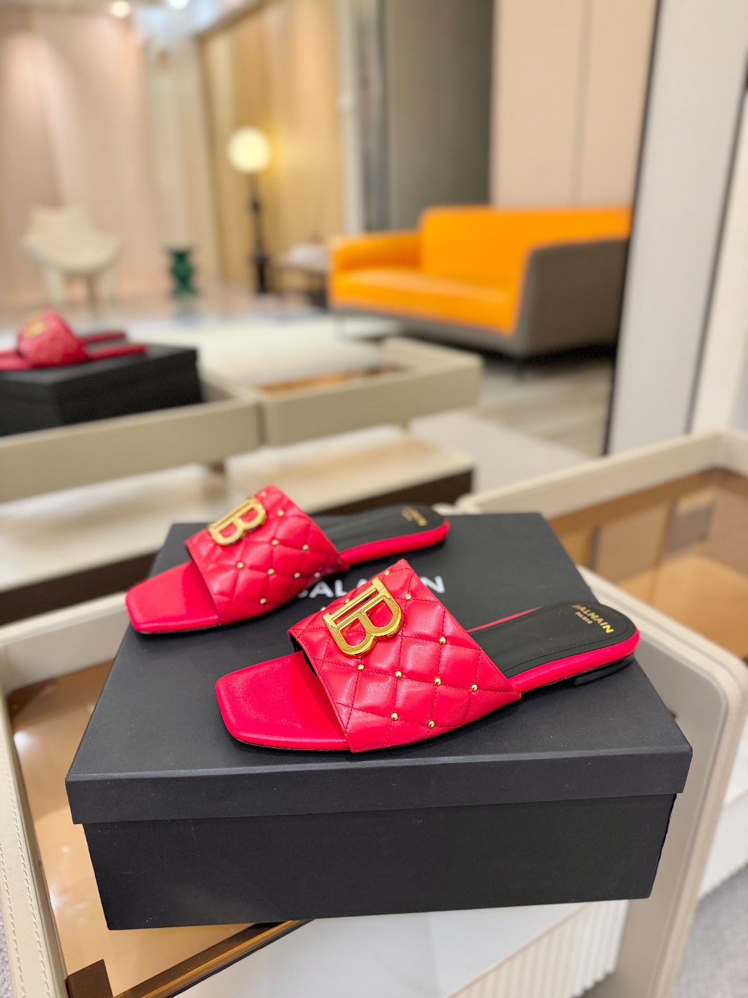Balmain 巴尔曼 走秀时装平底拖鞋———————————𝘽𝙖𝙡𝙢𝙖𝙞𝙣巴尔曼 愈发別致出众 赶紧来