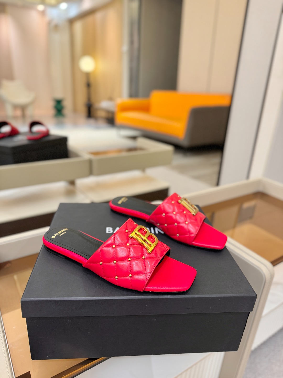 Balmain 巴尔曼 走秀时装平底拖鞋———————————𝘽𝙖𝙡𝙢𝙖𝙞𝙣巴尔曼 愈发別致出众 赶紧来