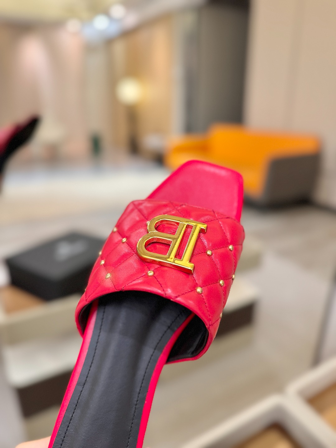 Balmain 巴尔曼 走秀时装平底拖鞋———————————𝘽𝙖𝙡𝙢𝙖𝙞𝙣巴尔曼 愈发別致出众 赶紧来
