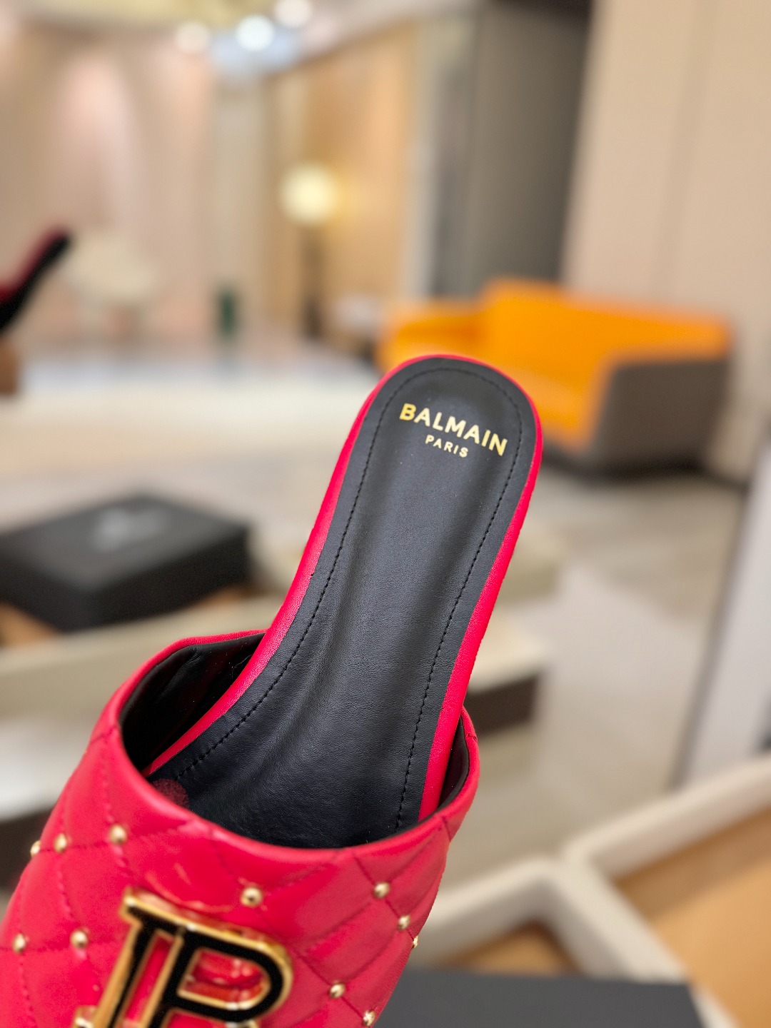 Balmain 巴尔曼 走秀时装平底拖鞋———————————𝘽𝙖𝙡𝙢𝙖𝙞𝙣巴尔曼 愈发別致出众 赶紧来