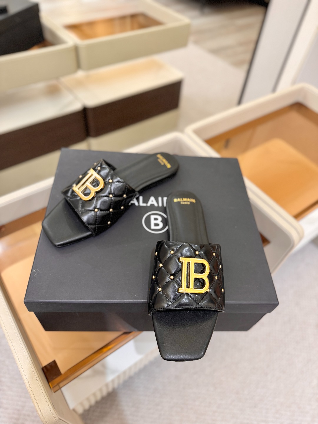 Balmain 巴尔曼 走秀时装平底拖鞋———————————𝘽𝙖𝙡𝙢𝙖𝙞𝙣巴尔曼 愈发別致出众 赶紧来