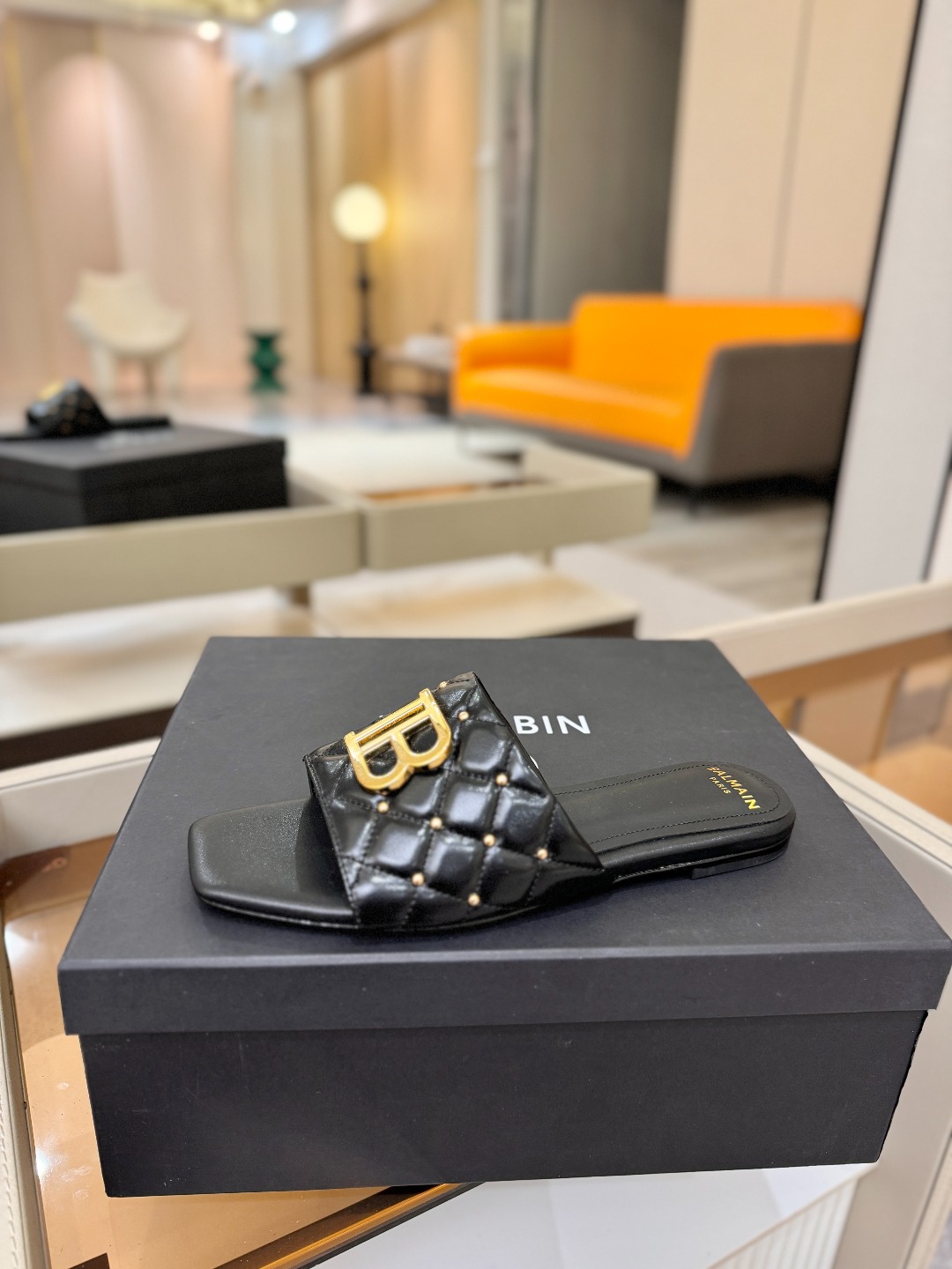 Balmain 巴尔曼 走秀时装平底拖鞋———————————𝘽𝙖𝙡𝙢𝙖𝙞𝙣巴尔曼 愈发別致出众 赶紧来