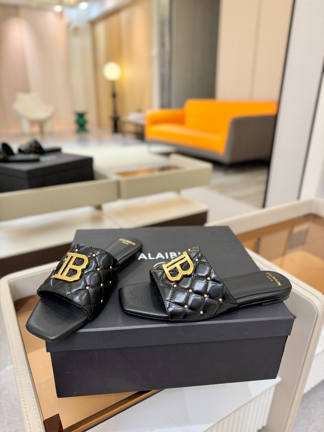 Balmain 巴尔曼 走秀时装平底拖鞋———————————𝘽𝙖𝙡𝙢𝙖𝙞𝙣巴尔曼 愈发別致出众 赶紧来