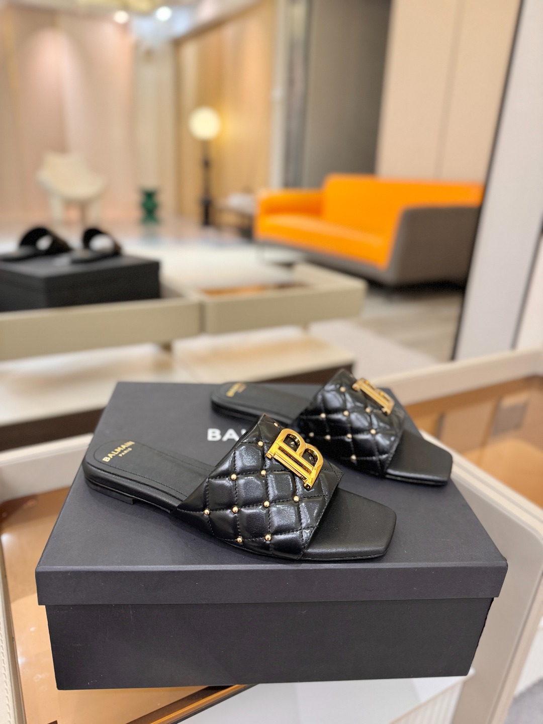 Balmain 巴尔曼 走秀时装平底拖鞋———————————𝘽𝙖𝙡𝙢𝙖𝙞𝙣巴尔曼 愈发別致出众 赶紧来