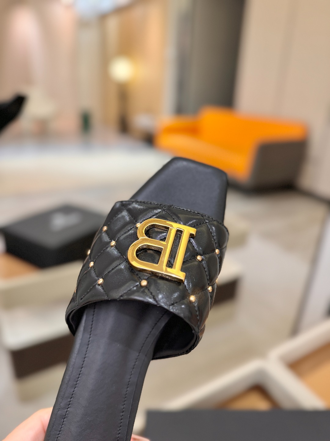 Balmain 巴尔曼 走秀时装平底拖鞋———————————𝘽𝙖𝙡𝙢𝙖𝙞𝙣巴尔曼 愈发別致出众 赶紧来